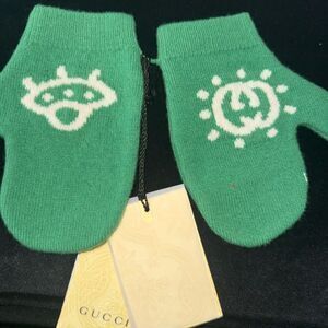 NWT Gucci Green babies and toddler  Mittens